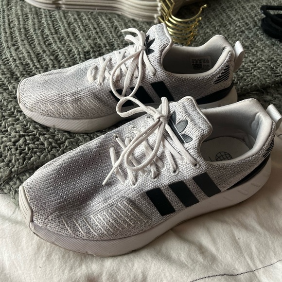 Adidas shoes - Picture 2 of 3